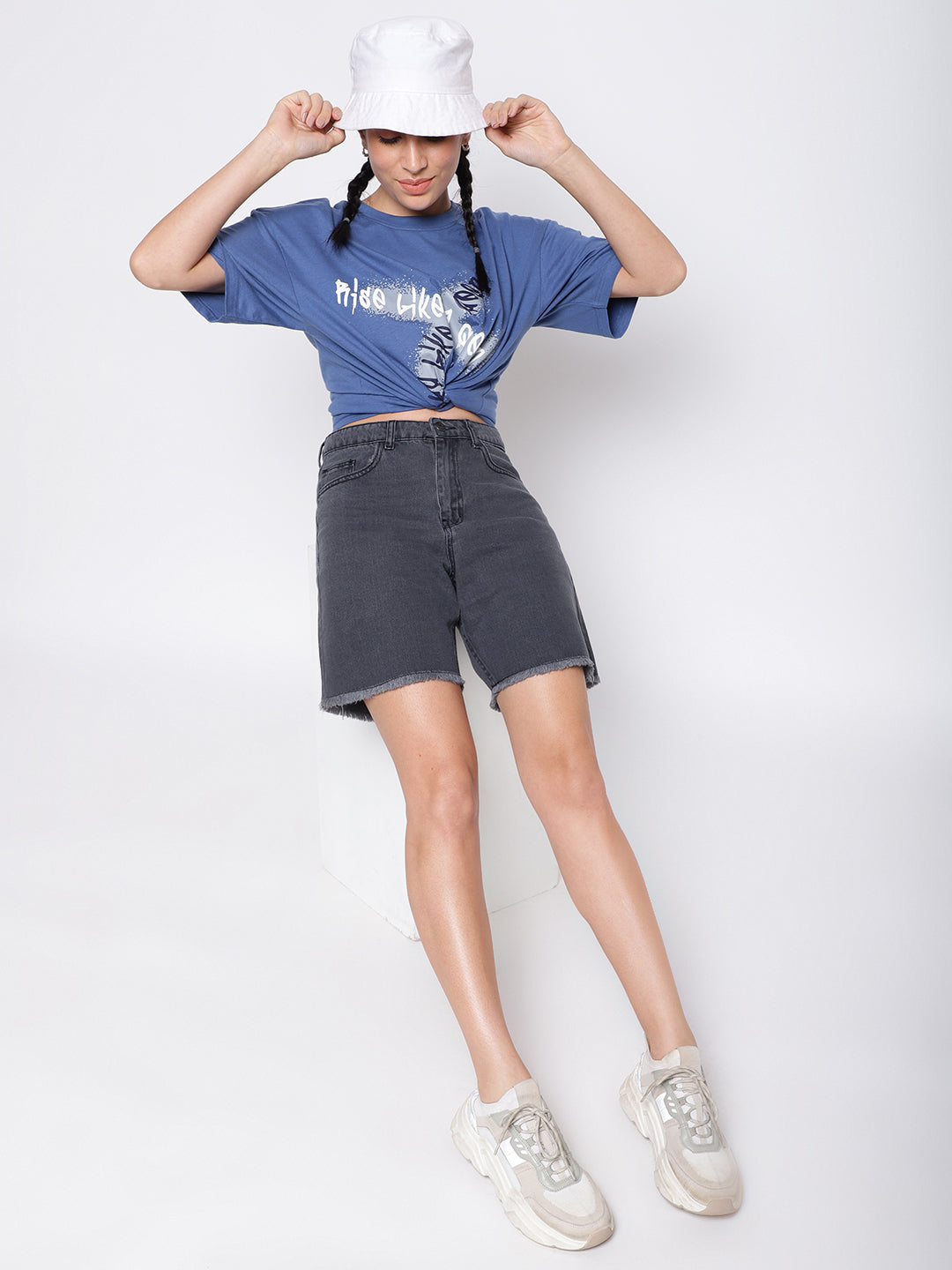 Charcoal Shorts With Fray Hem